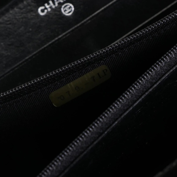 Chanel Zip-Around Wallet in Black Leather with CC Logo - Picture 6 of 8